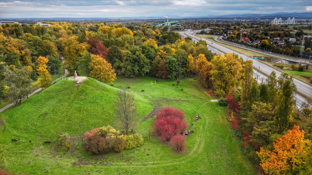 Kopiec Wandy bez pełnej ochrony? Czas wpisać go do rejestru zabytków nieruchomych