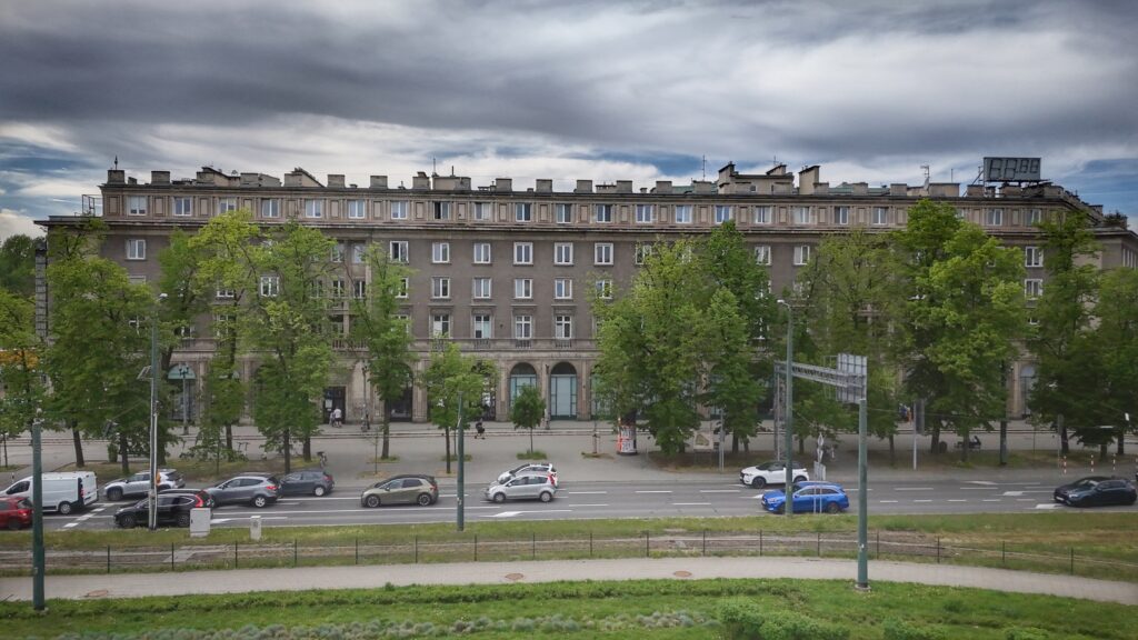 Nowa Huta miasto w parku czy park, który zasłonił miasto - Plac Centralny