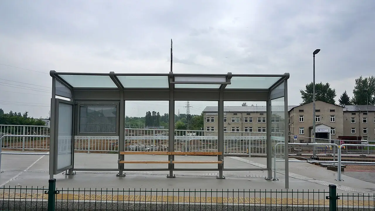 Przystanek tramwajowy przy ul. Kocmyrzowskiej w Nowej Hucie – zmiany komunikacji miejskiej w Krakowie